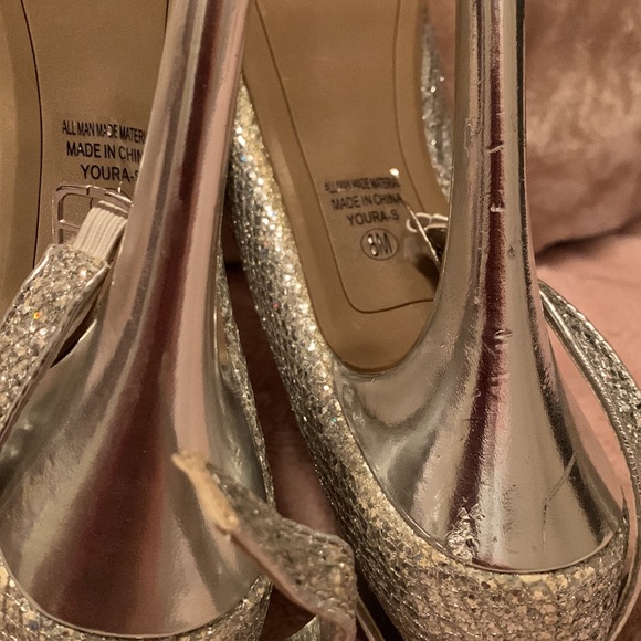 Silver Heels - Picture 8 of 8